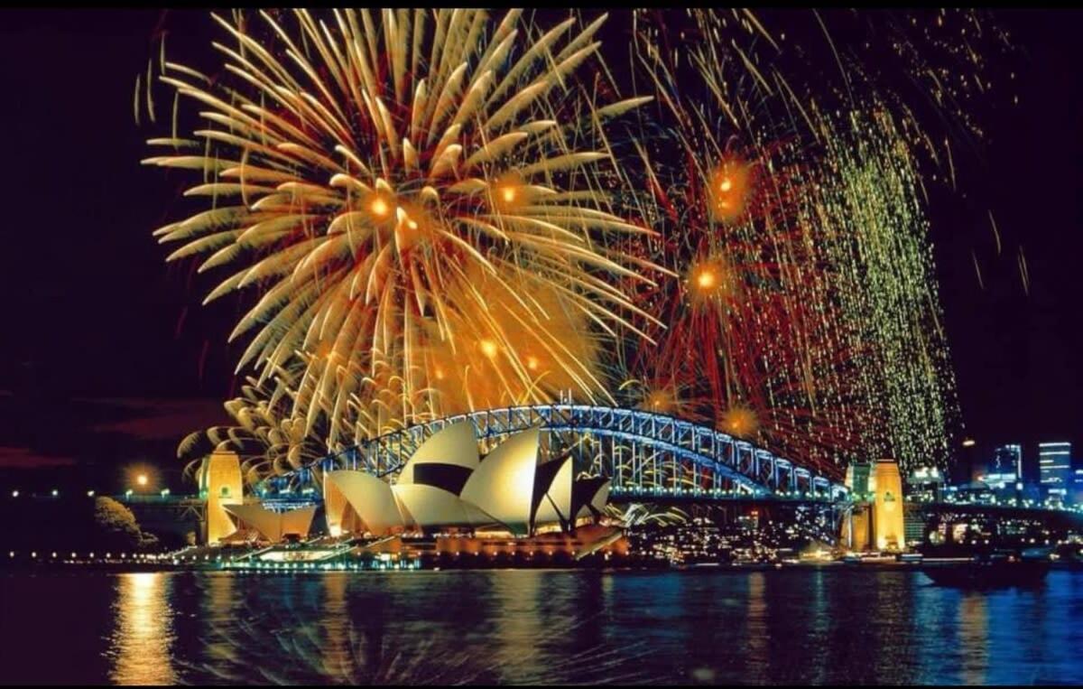 2 Bedroom 2 Bathroom With Balcony And Parking Apartment Sydney