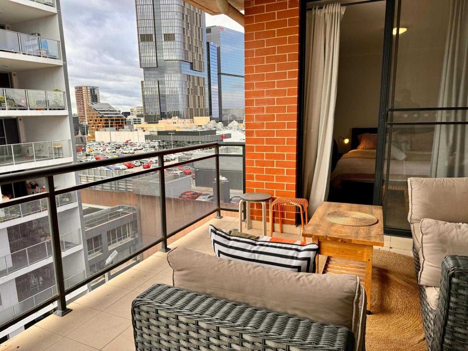 2 Bedroom 2 Bathroom With Balcony And Parking * Sydney