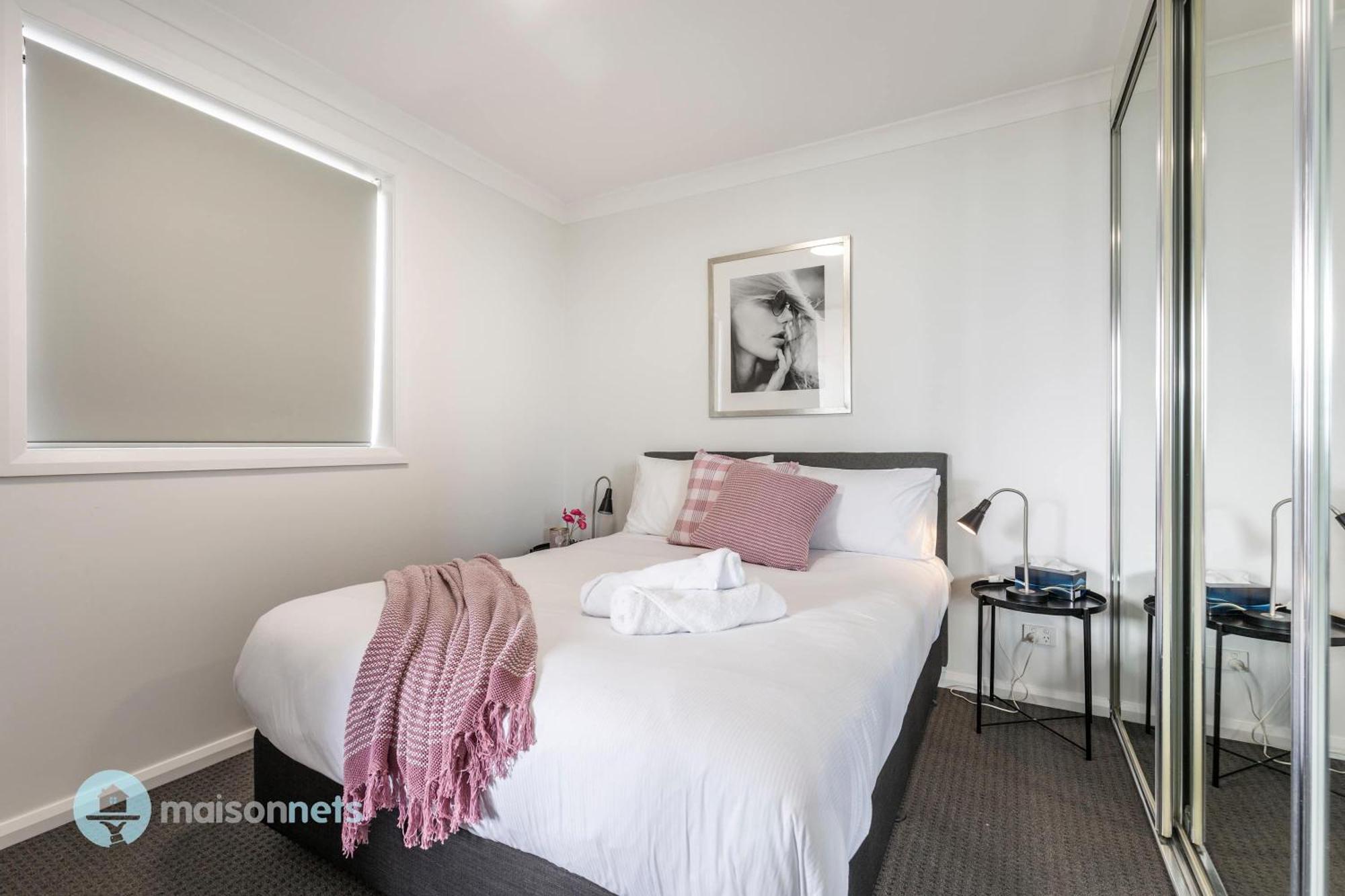 2 Bedroom 2 Bathroom With Balcony And Parking Apartment *