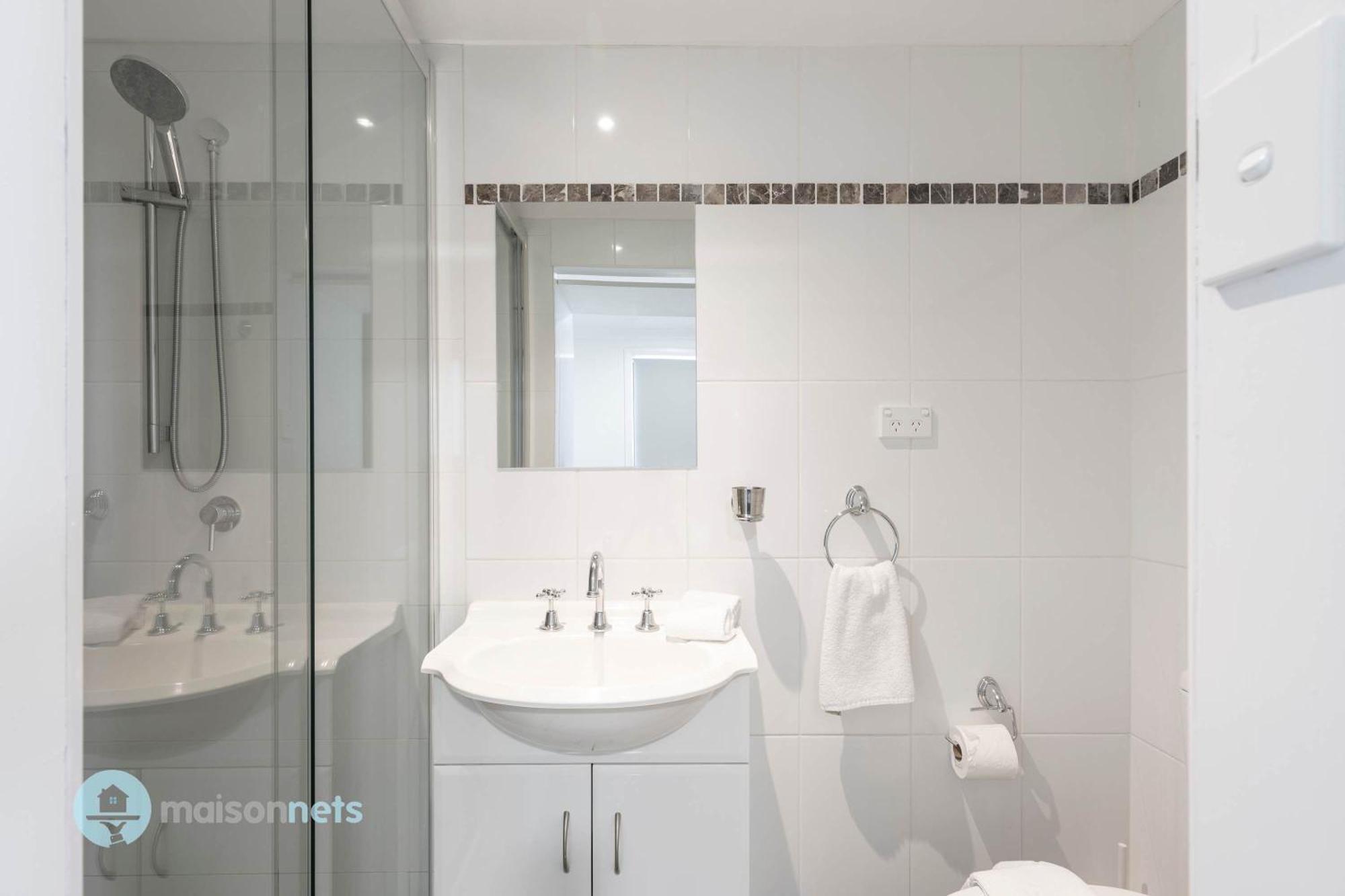 2 Bedroom 2 Bathroom With Balcony And Parking *