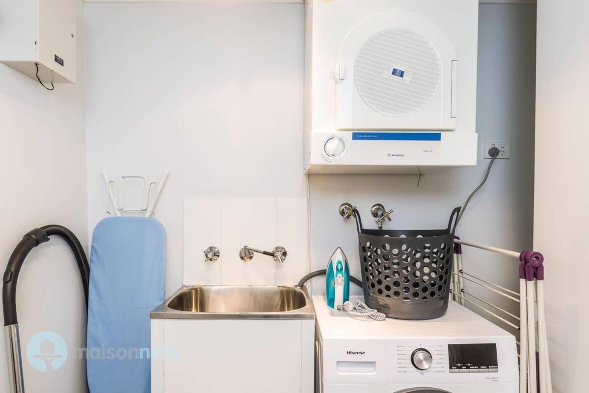 2 Bedroom 2 Bathroom With Balcony And Parking Apartment Sydney