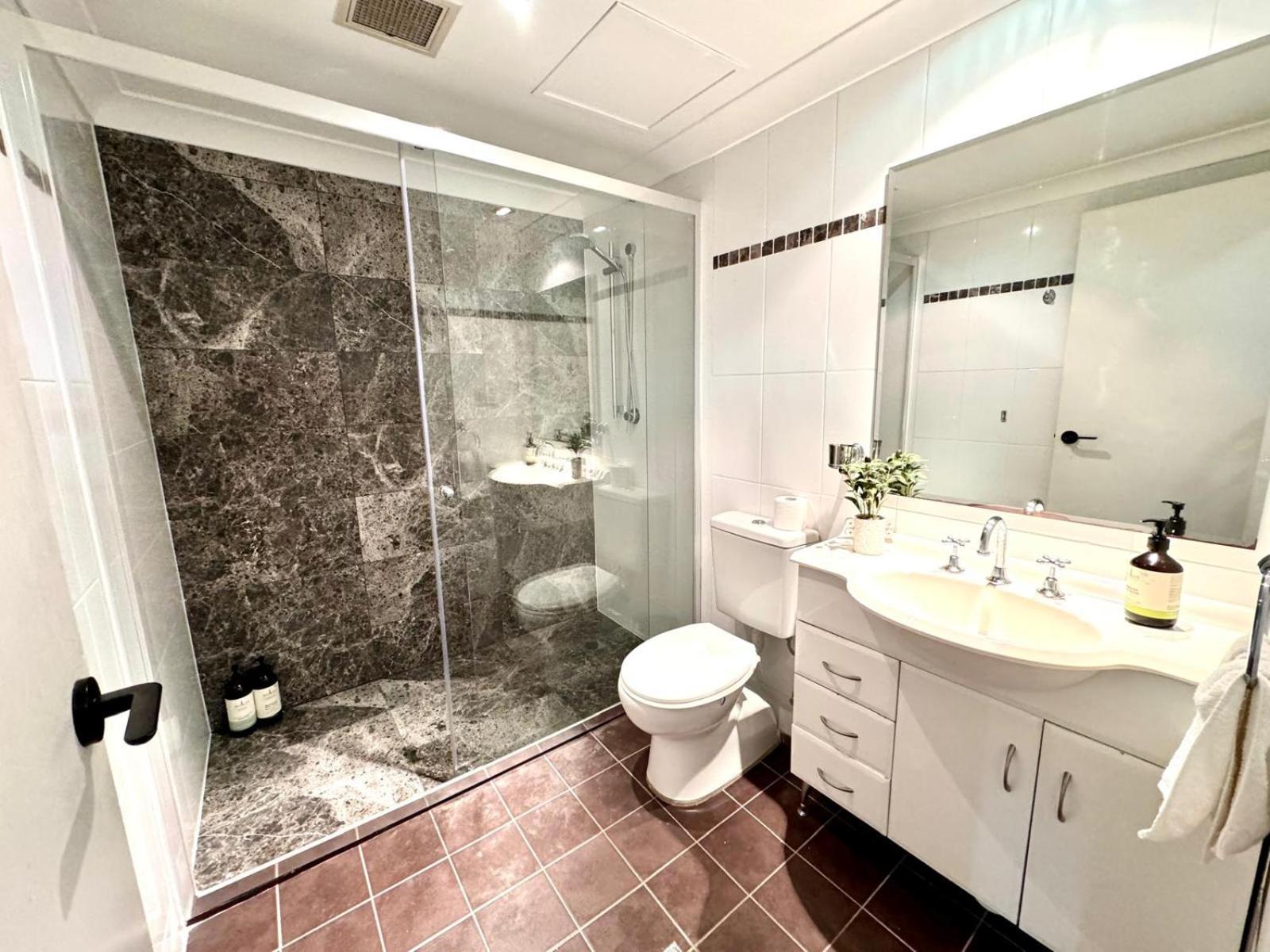 2 Bedroom 2 Bathroom With Balcony And Parking Apartment *